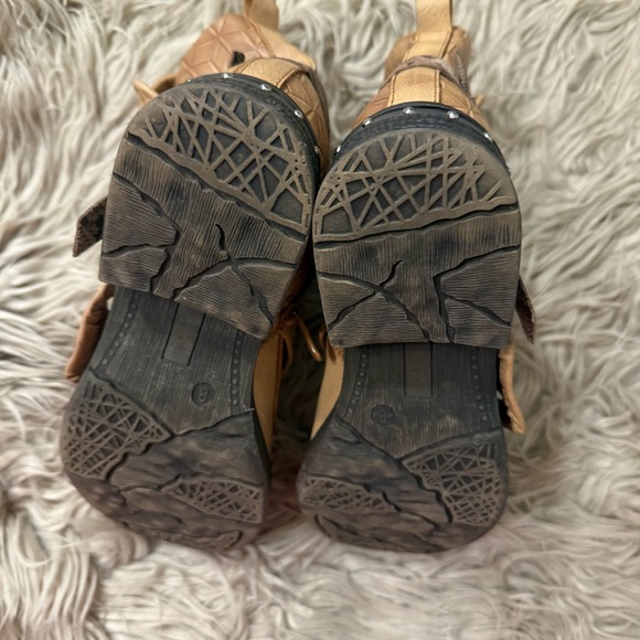 Stylish Tan Ankle Boots - Picture 8 of 10